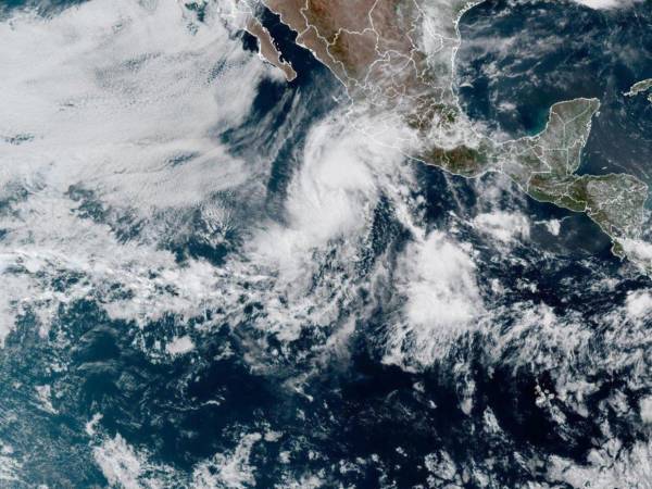 Llega tormenta tropical Alvin al pacífico de México.