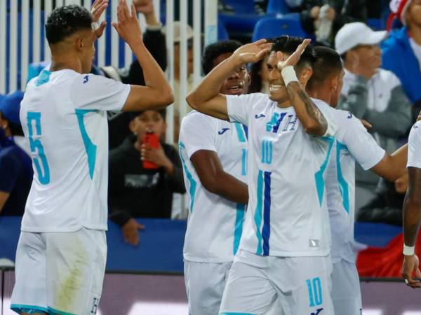 La selección de -Honduras llega de igualar en un amistoso contra Perú.