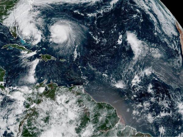 El Centro Nacional de Huracanes advirtió que la tormenta tropical Imelda podría dejar hasta 10 centímetros de lluvia en Florida, Carolina del Sur y Carolina del Norte.