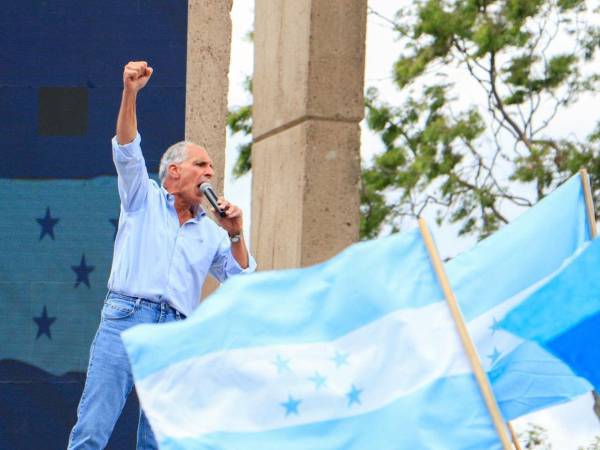 Nasry Asfura, presidente electo de Honduras, afirmó previo a ganar las elecciones que no cobraría su salario si llegaba a ganar los comicios generales. Ahora, al haber triunfado, para esto destinará su sueldo a partir del 27 de enero del 2026.