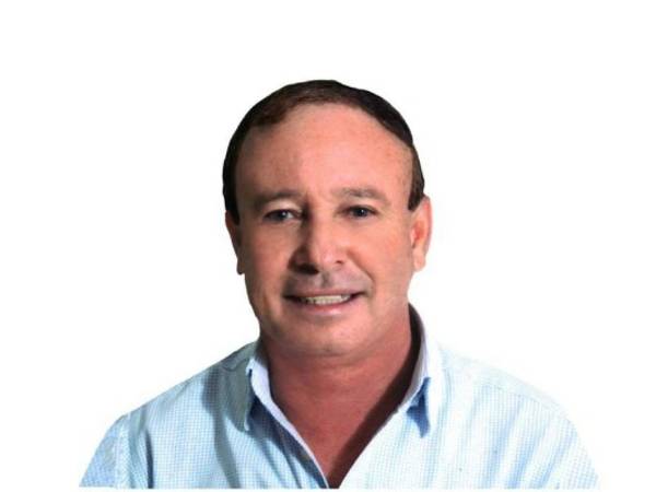 Carlos Miranda Canales, nació al norte del departamento de Comayagua en el humilde municipio de Esquías, donde existe mucha pobreza y pocas oportunidades de trabajo.