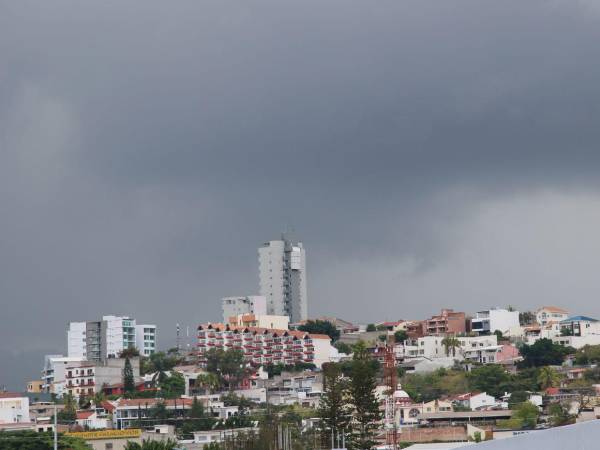 La técnica consiste en utilizar sustancias, en este caso yoduro de plata, para favorecer la formación de gotas de agua en nubes que ya presentan condiciones para producir precipitación.