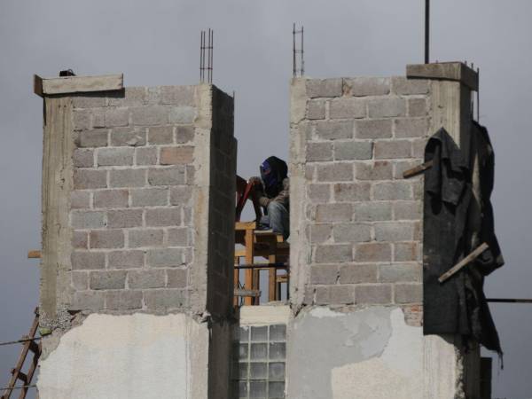 La Chico aseguró que desde hace un año se ha hablado sobre agilizar el proceso de emisión de permisos de construcción, pero que la municipalidada aún no aprueba las propuestas.