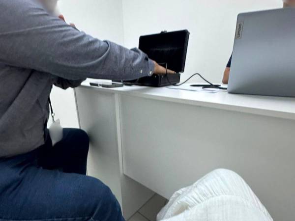 Un dispositivo utilizado por Nueva Med atribuyó a pacientes supuestos padecimientos graves sin realizar análisis de sangre ni pruebas de laboratorio.