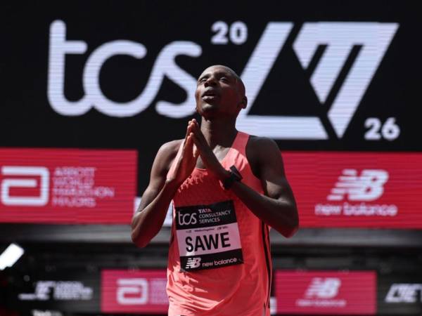 El keniano Sabastian Sawe, de 31 años, ha batido el récord del mundo en un maratón oficial al vencer este domingo en Londres, con un tiempo de una hora, 59 minutos y 30 segundos.