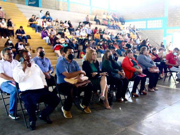 Los maestros han tenido que pasar varios filtros para demostrar que tienen la preparación y las habilidades requeridas para ocupar una de las plazas.