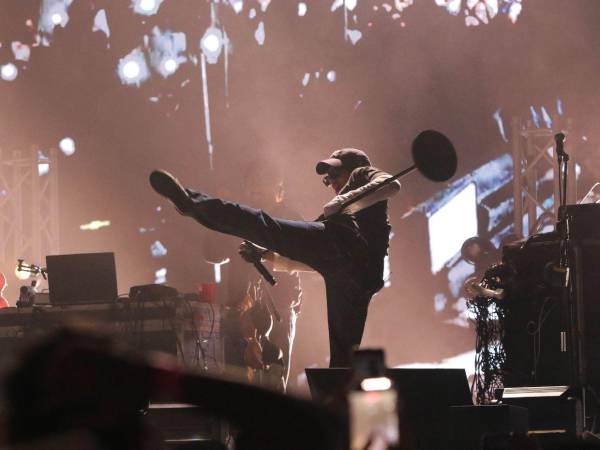 Latin Mafia llegó desde México a Tegucigalpa con una propuesta distinta: un concierto convertido en documental rodado en tiempo real.