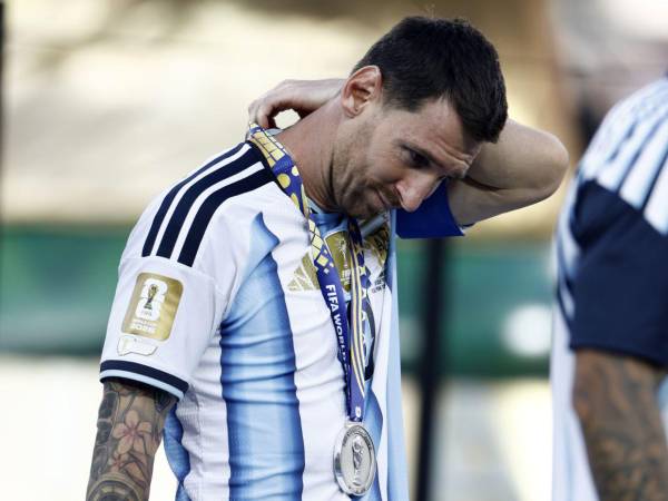 La historia de Lionel Messi en las Copas del Mundo comienza con un debut impactante, prosigue por un camino tortuoso hasta alcanzar una cima en Qatar, que no ha podido volver a escalar, pese a firmar su mejor Mundial a nivel individual. Estos son los diez momentos de un relato único, que se ha alargado durante 20 años.