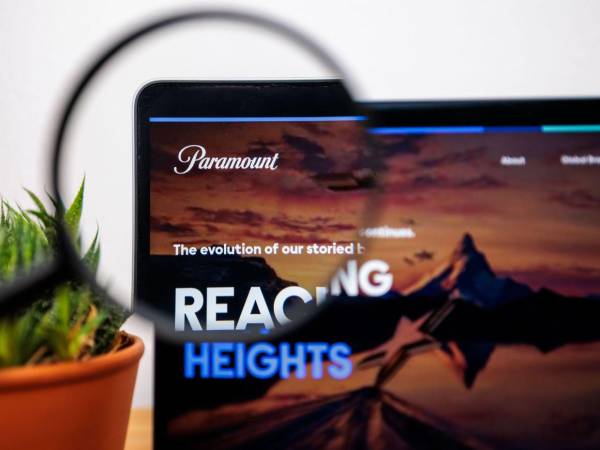 Paramount tiene un plazo para completar su fusión con Warner Bros. Discovery hasta junio de 2027.