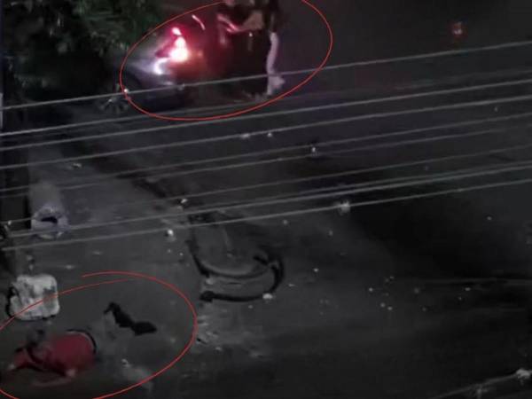 El 911 coordinó la atención de emergencia para asistir a la víctima que yacía tirada en la acera.