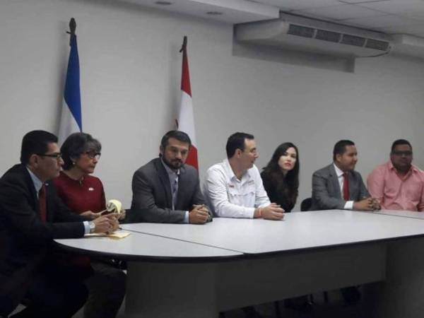 La dirigencia del Partido Liberal recibió este jueves a sus nuevos miembros.