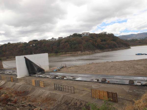 La represa La Concepción, principal reservorio de Tegucigalpa, mantiene un 67 % de su capacidad antes del inicio de la temporada seca.