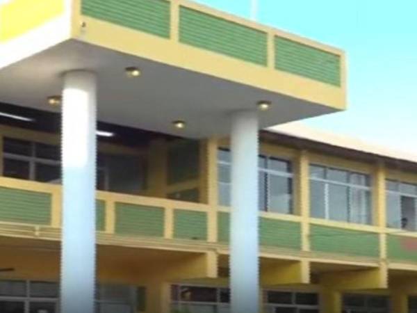 En horas de la mañana se informó del aborto de una menor de edad en uno de los baños de la institución; la Alcaldía de San Pedro Sula desmintió la información.