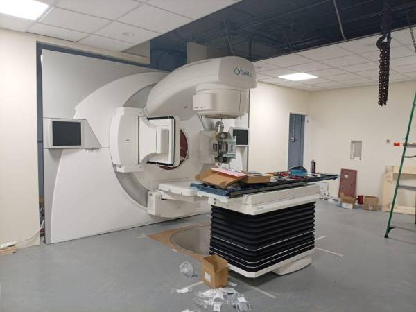 El tomógrafo que llegó la semana pasada ya fue instalado en el búnker el hospital San Felipe.