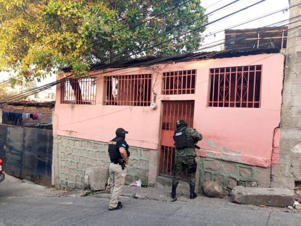 Elementos de la Agencia Técnica de Investigación Criminal (Atic) realizaron varios allanamientos.