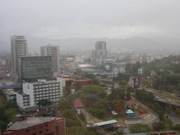 Cenaos advierte que la onda tropical será débil y que la canícula continuará marcada hasta finales de agosto, con lluvias limitadas.