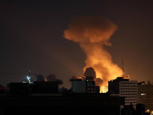 Circulan en redes videos de grandes explosiones en depósitos de combustible en Irán