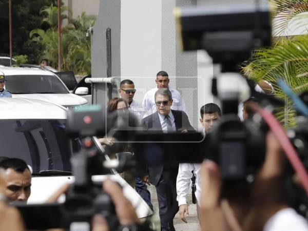 Momento en que el exmandatario arribó junto a su familia a la audiencia inicial por el caso Pandora II.