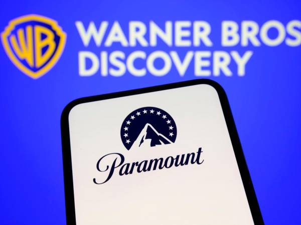 La Justicia de Estados Unidos frenó por 14 días la fusión Paramount-Warner Bros. Discovery. California, Nueva York y el sindicato de guionistas denuncian riesgos de monopolio, menos empleo y precios más altos para el consumidor.
