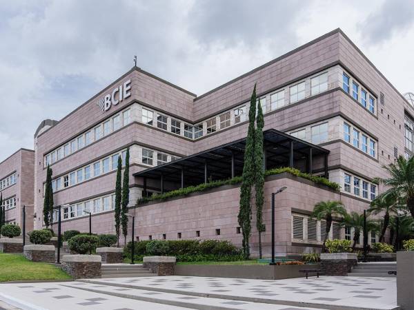 El Banco Centroamericano de Integración Económica impulsa medidas financieras para fortalecer el desarrollo de sus países miembros.