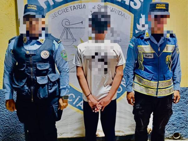El menor fue detenidos por agentes de la Policía Nacional de Honduras tras una denuncia formal en su contra.