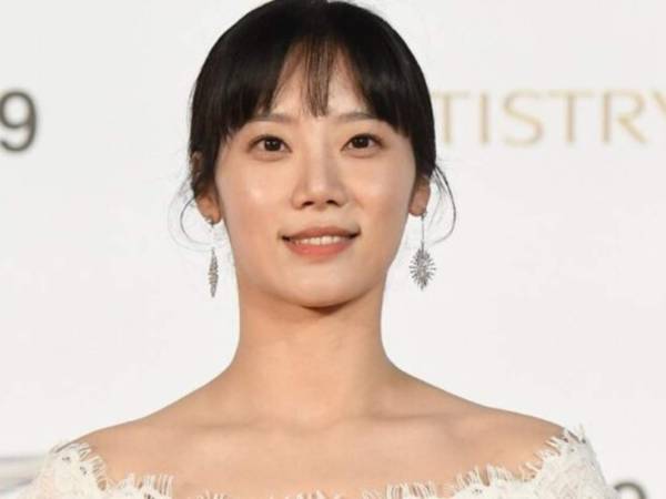 Kim Mi-soo debutó en la película “Lipstick Revolution”, de 2018. Posteriormente, ganó popularidad a través de los dramas “Luwak Man”, “Hi Bye, Mama!” y “Health Teacher”, de Netflix.