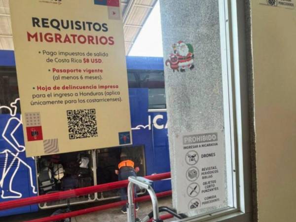 Aviso colocado en una terminal de Tica Bus en Costa Rica advierte sobre artículos prohibidos en viajes con destino a Managua.