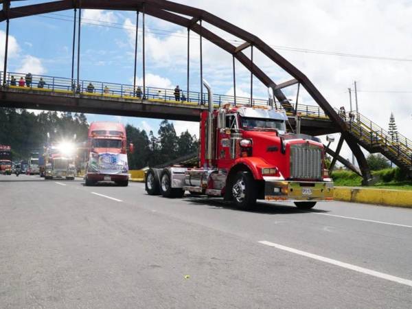 Ecuador oficializa alza del 50 % al 100 % de los aranceles a Colombia desde el 1 mayo.