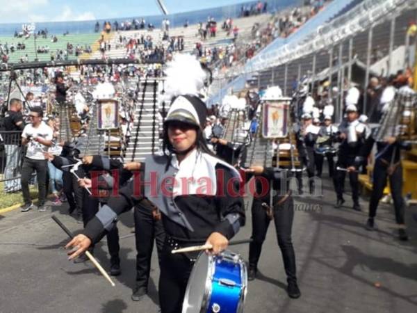 La banda del Central ingresó a eso de las 2:30 de la tarde al Estadio Nacional. Foto: Alejandro Amador / EL HERALDO.