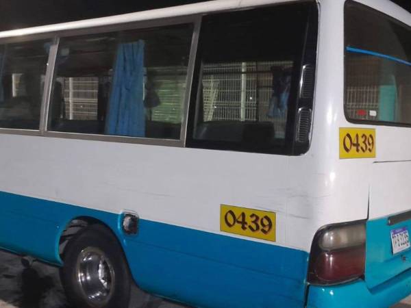 Este es el bus que andaba el motorista sancionado por la DNVT.