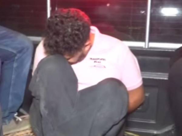 Durante la operación, agentes de investigación efectuaron el levantamiento de varios indicios que serán incorporados al expediente del caso.