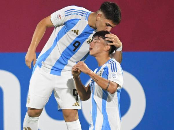 Los jugadores argentinos celebraron con todo el gol de la remontada.