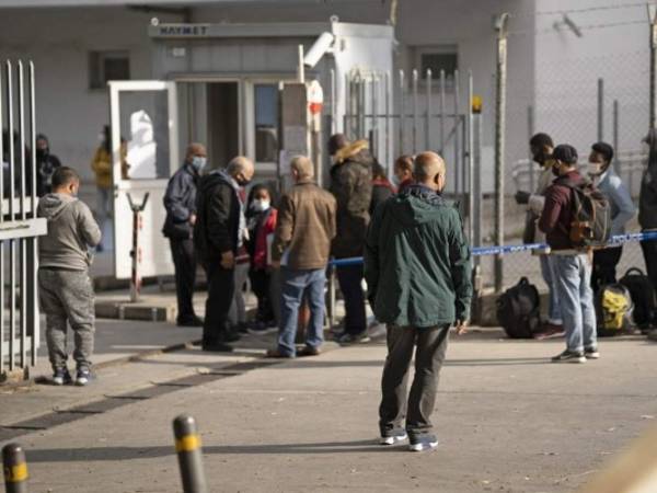 Los solicitantes de asilo llegados a la frontera sur del país deben esperar en territorio mexicano la resolución de sus casos. Foto: AP.