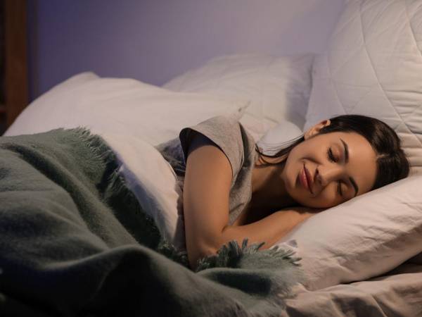 En medio del ritmo acelerado de la vida diaria, muchas personas sacrifican horas de sueño sin imaginar el impacto que esto tiene en su salud. Especialistas advierten que dormir bien es fundamental para el bienestar físico y emocional.