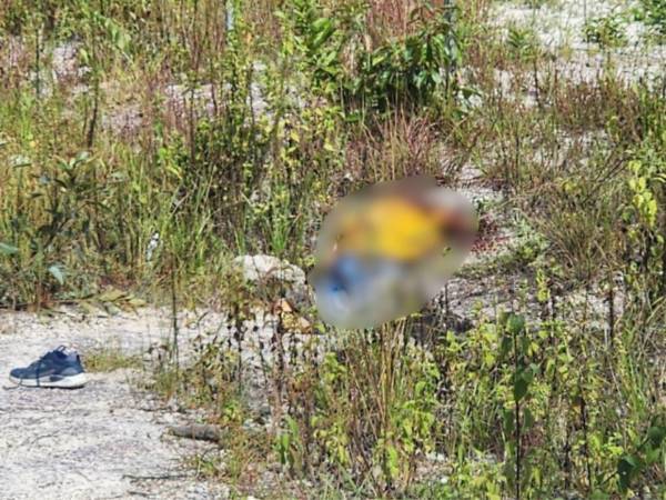 El cuerpo del hombre de unos 30 años de edad, quedó en un solitario sector y presentaba una herida con arma blanca en el cuello