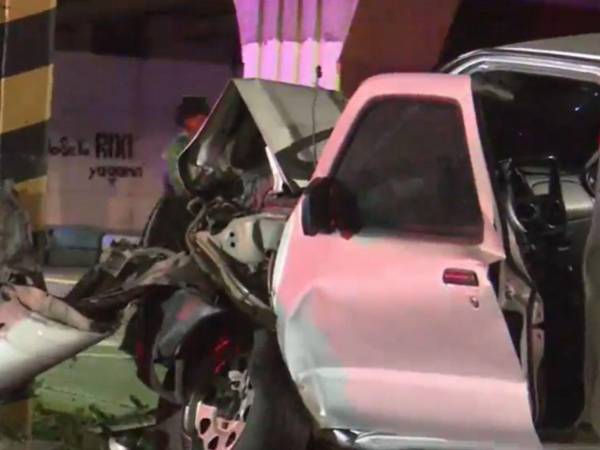 La víctima mortal quedó atrapada entre el amasijo de hierro del automotor.