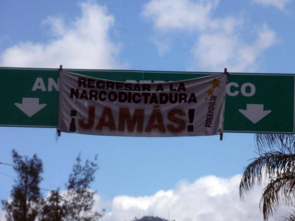 Las ciudades de Tegucigalpa y Comayagüela lucen repletas de grafitis con mensajes políticos, a pocas horas de que se desarrollen las elecciones generales 2025. Más fotos a continuación.