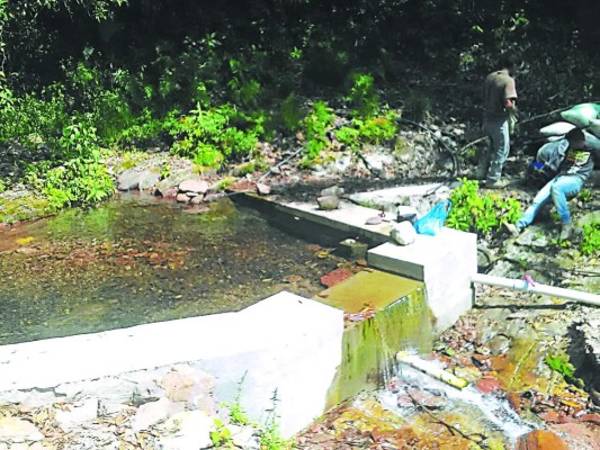 El proyecto, que tiene un costo de 3.5 millones de lempiras, se ejecuta en la comunidad de Las Anonas, Comayagua.