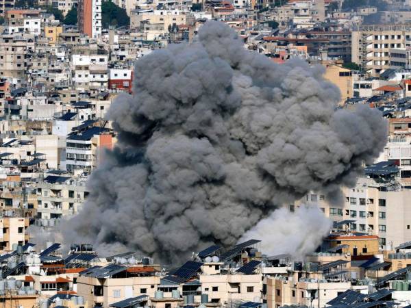 Nuevas oleadas de ataques impactaron en el Líbano la madrugada de este miércoles, mientras que el Ejército de Israel sigue avisando a residentes en varias partes del país que evacuen ante nuevos ataques.