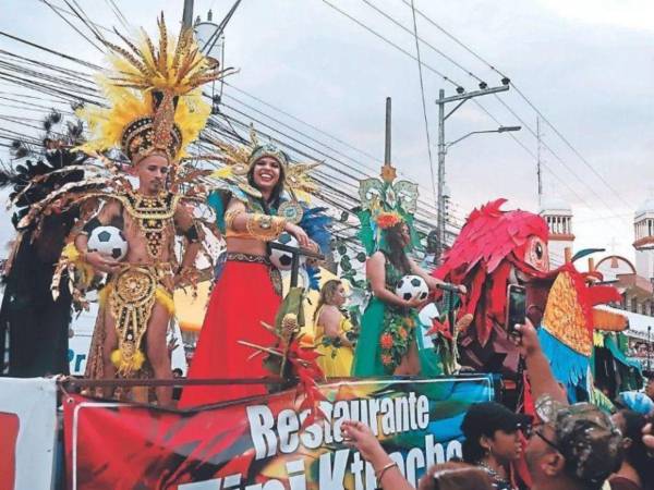 Cierres viales en la Avenida Circunvalación de San Pedro Sula por el desfile de carrozas este sábado.