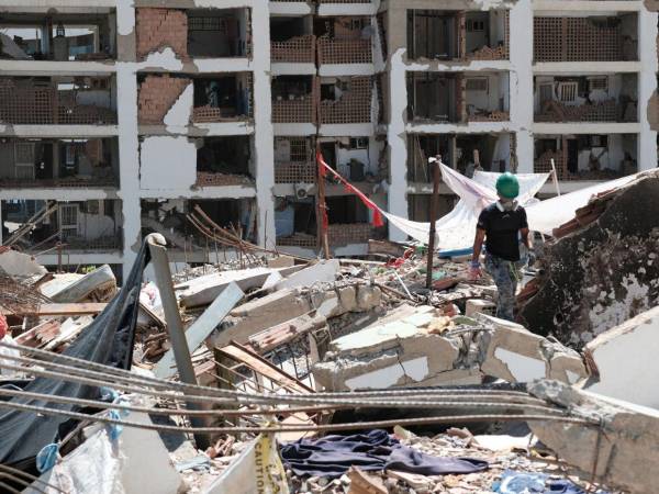 El balance oficial de los terremotos del pasado 24 de junio sigue en aumento. Las autoridades venezolanas informaron este miércoles que el número de fallecidos ascendió a 3,811, mientras los heridos se mantienen en 16,740.