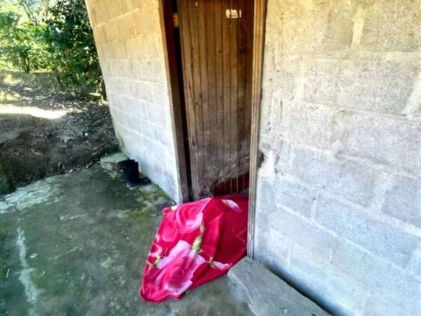 Resguardan la vivienda en el Carrizal, Belén, donde Analy Rodríguez Zúñiga, perdió la vida tras un ataque con arma blanca.