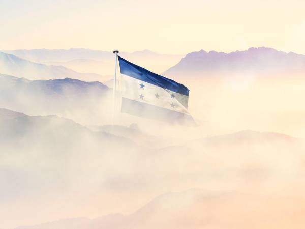 La colonización española en Centroamérica duró tres siglos, inició en el siglo XVI y se extendió hasta la primera mitad del siglo XIX.