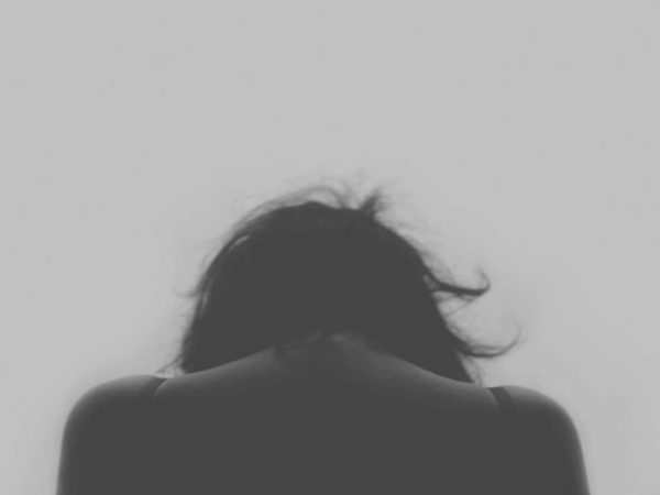 La depresión posparto puede ocurrir cuando la tristeza posparto no desaparece o cuando los signos de depresión comienzan 1 o más meses después de dar a luz. Foto: Canva
