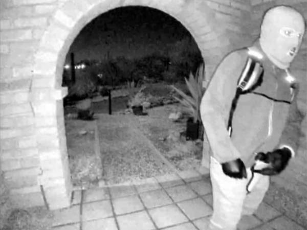 El hombre fue detenido tras que el FBI divulgara imágenes de las cámaras de seguridad.