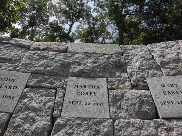 Las personas las consideraban brujas por no poder entender las costumbres de ellas.