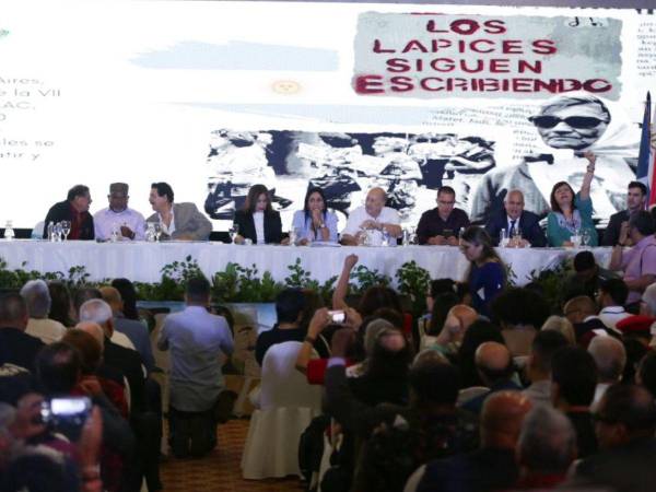 Castro estuvo en la conmemoración de los 15 años del golpe.
