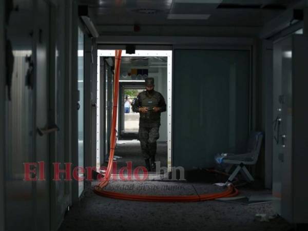 Honduras adquirió siete hospitales móviles a mediados de marzo. A la fecha, solo ha recibido dos -pero no ha terminado la instalación- y los restantes cinco están programados para llegar en septiembre. Foto: Emilio Flores / EL HERALDO.