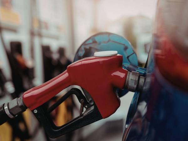 El Gobierno mantiene un subsidio del 50% de los incrementos semanales en los precios de la gasolina regular y el diésel.