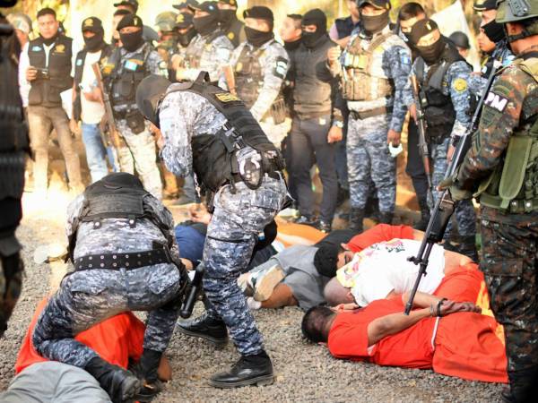 Las fuerzas de seguridad de Guatemala retomaron este domingo el control de la cárcel de máxima seguridad denominada 'Renovación I', en el sur del país, tras un motín registrado el sábado.